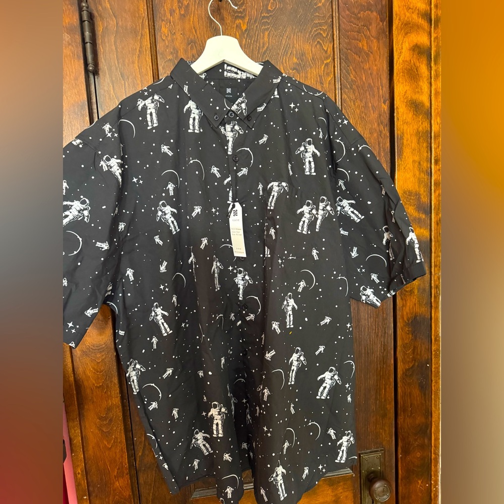 Men’s Big and Tall Astronaut in Space NWT short sleeve button down 4X